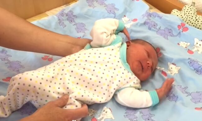 Neugeborene Baby.  Quelle: Youtube Screenshot