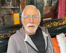 76 Jahre und voller Lebensfreude. Quelle: Youtube Screenshot