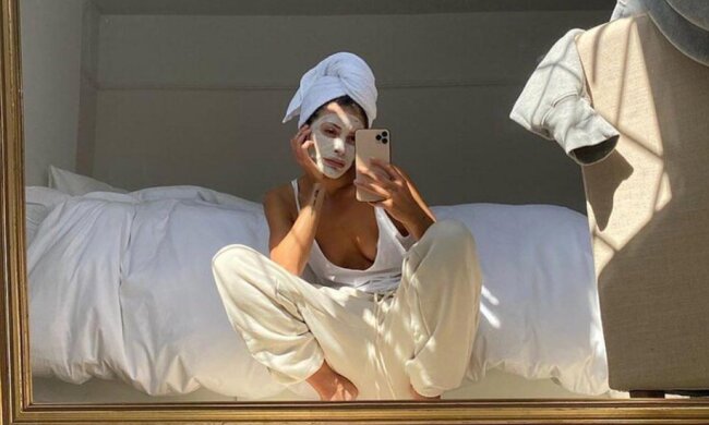 Gesichtsmasken, die zu Hause angefertigt werden können: um schwarze Komedonen, Falten und Trockenheit zu vermeiden