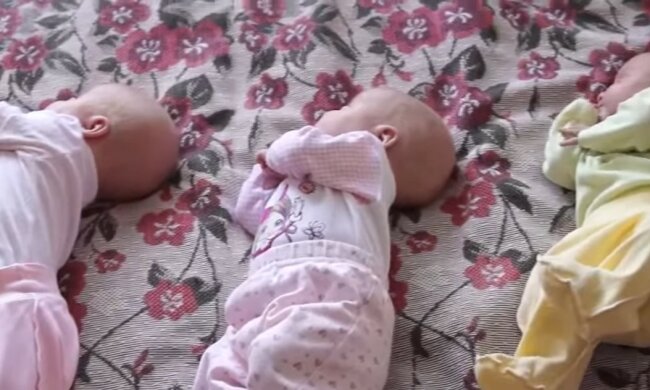 Babies. Quelle: Youtube Screenshot
