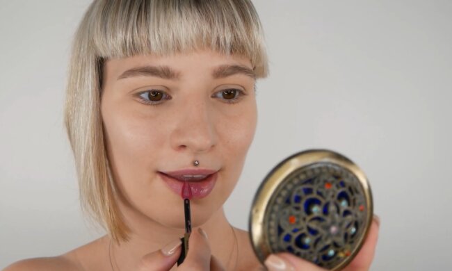 Die Frau betrachtet ihr Aussehen als einzigartig. Quelle: Screenshot YouTube