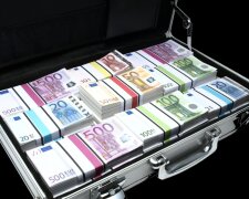 Glücklicher Fund: Französin hat im Keller einen Koffer mit 500.000 Euro gefunden