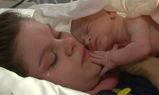 Zwischen Windeln und Formularen. Quelle: Youtube Screenshot