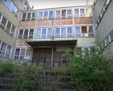 Ein verlassenes Schulgebäude, DDR. Quelle: Youtube Screenshot