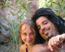 Ein 15-jähriges Mädchen verliebte sich in einen Beduinen und zog zu ihm nach Sinai, es wurde bekannt, wie sie nach 15 Jahren leben