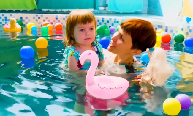 Schwimmbad. Quelle: Youtube Screenshot
