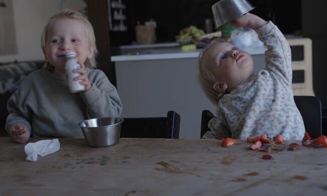 Wie zwei kleine Kinder eine Mutter an ihre Grenzen bringen. Quelle: Youtube Screenshot