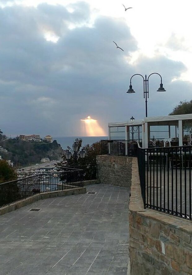 Am Himmel über Italien erschien die aus den Sonnenstrahlen gewebte Figur von Jesus