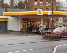 Benzinexplosion macht das Büro überflüssig. Quelle: Youtube Screenshot