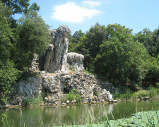 Eine beeindruckende Riesenskulptur aus dem 16. Jahrhundert verbirgt eine Menge von Räumen