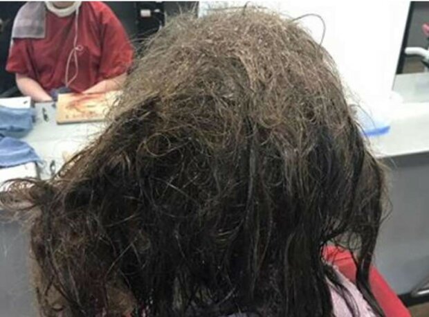 Friseure verbrachten dreizehn Stunden damit, die Haare eines Mädchens in Ordnung zu bringen