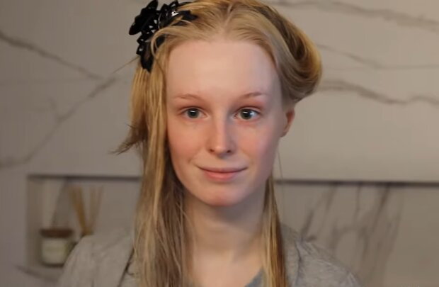 Junge Frau mit nassem Haar. Quelle: YouTube Screenshot