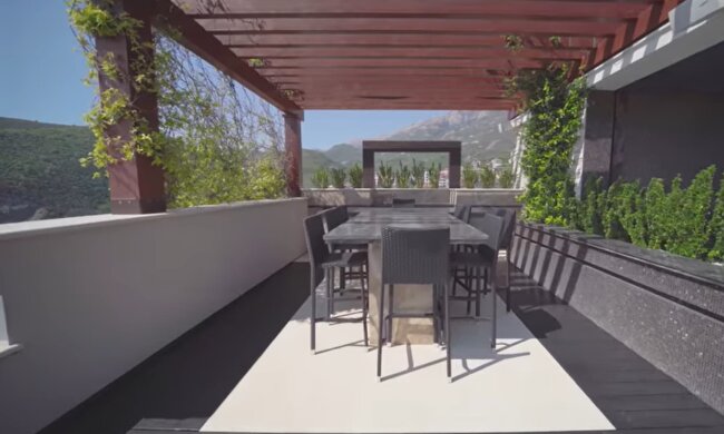 Flachdach als inoffizielle Terrasse. Quelle: Youtube Screenshot