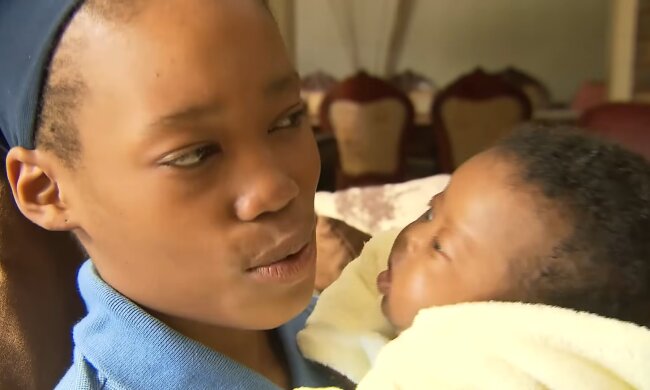 Allein mit Baby. Quelle: Youtube Screenshot