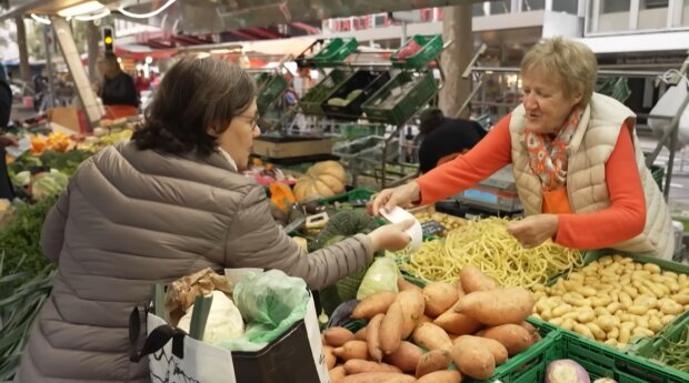 „73 Jahre alt und auf dem Markt“: so hart ist das Leben ohne Rente