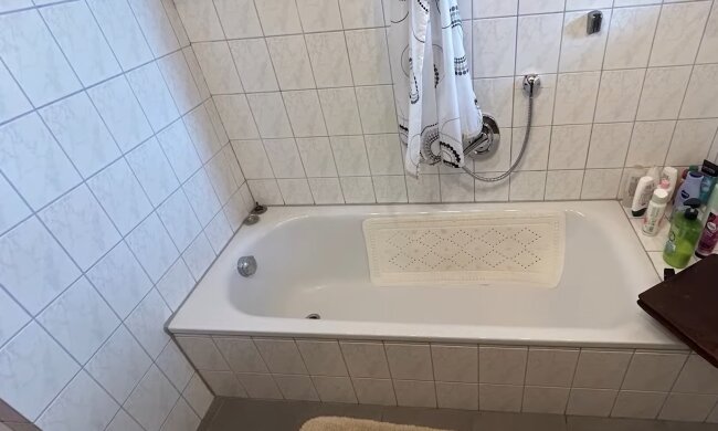 Recht auf Körperpflege. Quelle: Youtube Screenshot