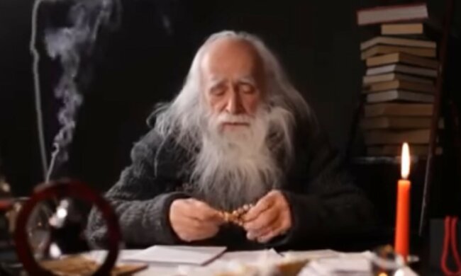 Der alte Mann teilte die Weisheit. Quelle: Screenshot YouTube