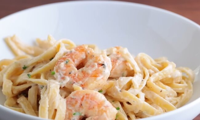 Nudelrezept mit Garnelen. Quelle: Youtube Screenshot