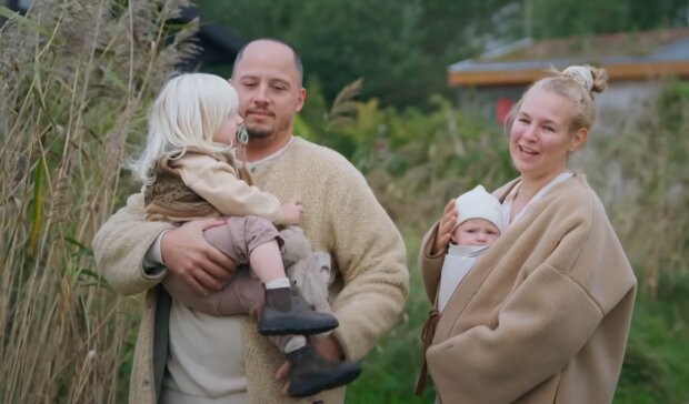 Eltern über das größte Geschenk. Quelle: Youtube Screenshot