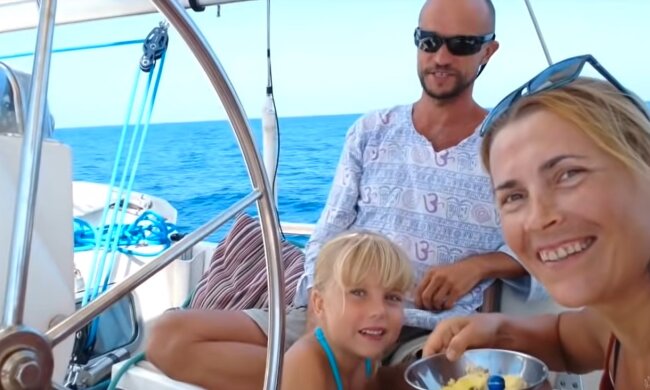 Familie auf einer Jacht. Quelle: Youtube Screenshot