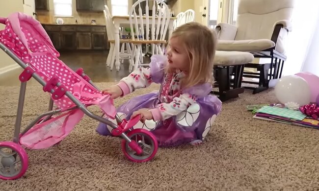 Wenn die Erwartungen an Geburtstagsgeschenke enttäuschen. Quelle: Youtube Screenshot