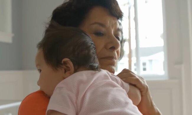 Die schmerzvolle Reise einer Mutter. Quelle: Youtube Screenshot