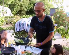Sechsköpfige Familie trickst das System aus. Quelle: Youtube Screenshot