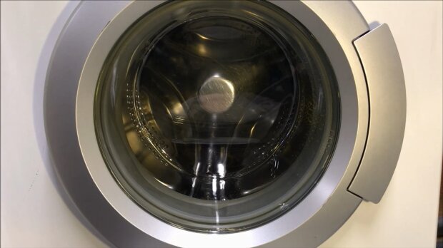 Als ein Mann eine Waschmaschine kaufte, kam eine Nachricht vom Verkäufer, in der es hieß: "Überprüfen Sie den Trockner"