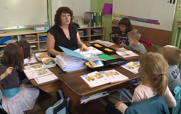 So erlebt eine Grundschullehrerin ihre Klasse heute. Quelle: Youtube Screenshot