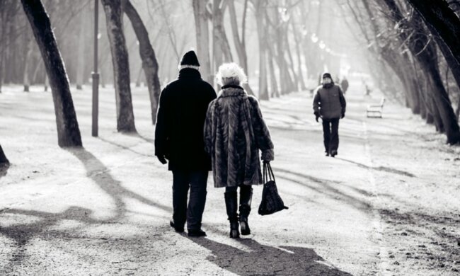 "Ewige Liebe": Eine Frau erkennt ihren Mann seit fünf Jahren nicht mehr, aber er besucht sie hoffnungsvoll weiterhin jeden Morgen
