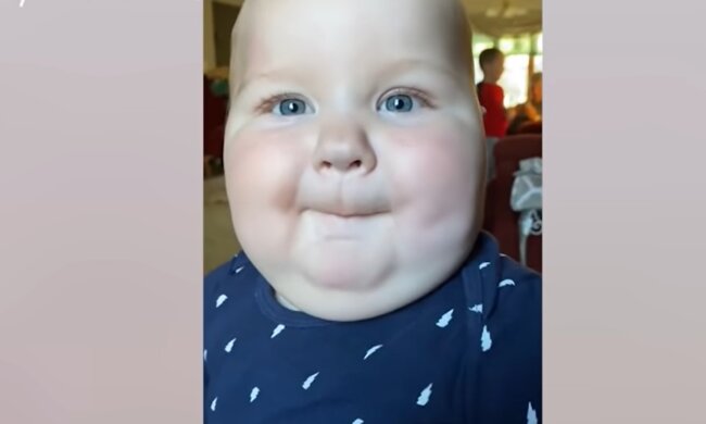 Riesiges Mädchen (Symbolbild). Quelle: Youtube Screenshot