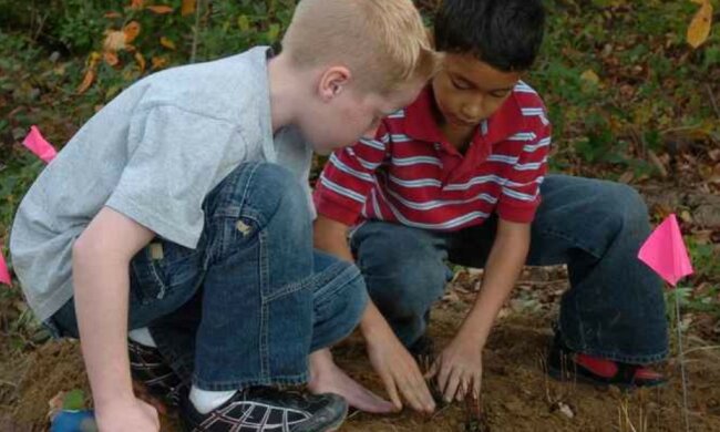 Niemand wollte mit einem Schuljungen befreundet sein, und nur ein Junge entschied sich dafür