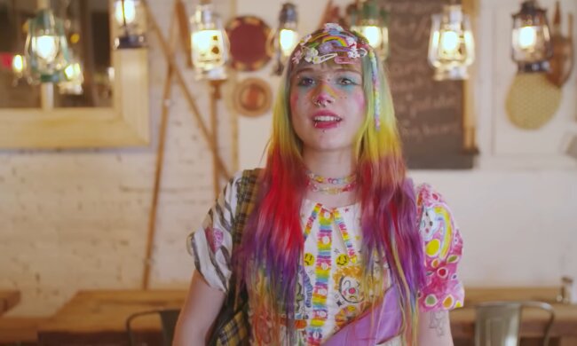 Bunt, frei, provokant. Quelle: Youtube Screenshot