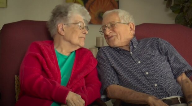 "Für die Liebe gibt es keine Barrieren": 88-jährige Braut heiratete 78-jährigen Verlobten im Krankenhaus