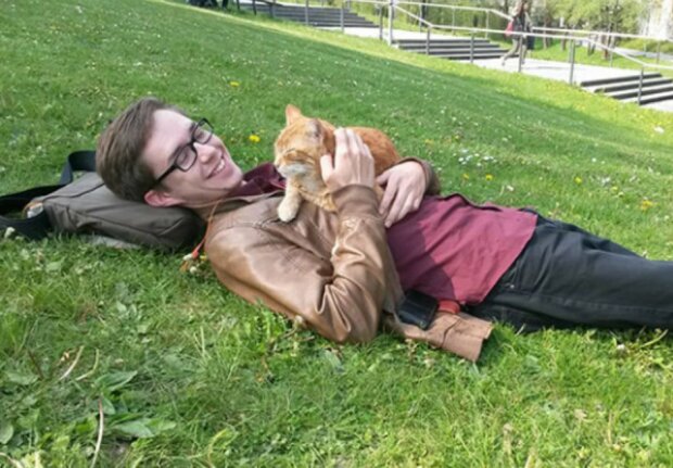Wie eine rothaarige Katze sich um deutsche Studenten kümmert