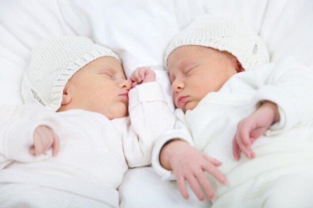 Eine Frau aus Deutschland brachte im Abstand von 97 Tagen zwei Zwillinge zur Welt, Details