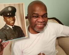 Der Sohn zeigte Fotos seines Vaters im Alter von 18 und 77 Jahren: Der Mann veränderte sich kaum