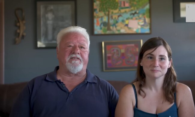 Ein Paar, das 35 Jahre auseinander ist. Quelle: Youtube Screenshot