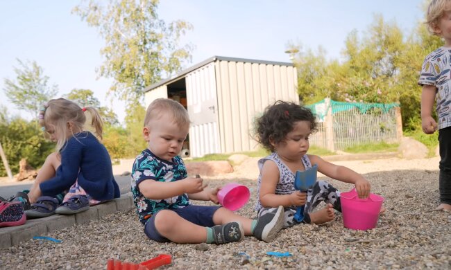Stur trotz Regeln: Mutter weigert sich, ihre Kinder impfen zu lassen – KITA bleibt tabu