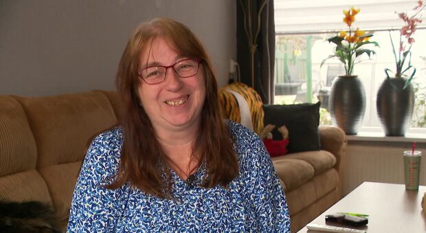 Viel zu teuer! Sabine lebt vom Discount-Regal. Quelle: Youtube Screenshot