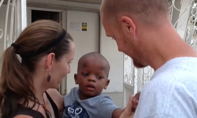 Glückliche Familie.  Quelle: YouTube Screenshot