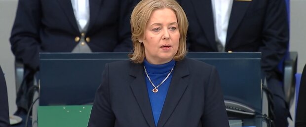 Arbeitsministerin dreht an der Beitragsgrenze. Quelle: Youtube Screenshot