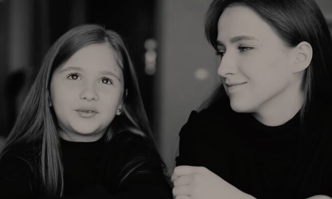 Mutter und Tochter. Quelle: Screenshot YouTube