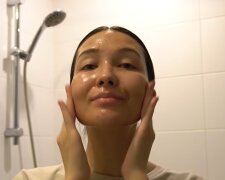Frau hat ihr Gesicht seit sechs Monaten nicht mehr gewaschen. Quelle: Screenshot Youtube