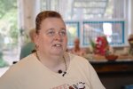 „Man gewöhnt sich ans Weniger“ – Eveline über das Leben mit wenig Geld. Quelle: Youtube Screenshot