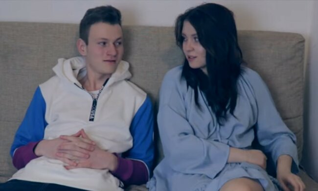 Junge Frau blockierte einen Mann auf Social Media: Als sie den Fernseher einschaltete, erkannte sie, wer er war