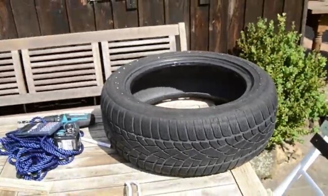 Ein alter Reifen wird in ein gemütliches Haustierhaus umgewandelt. Quelle: Screenshot