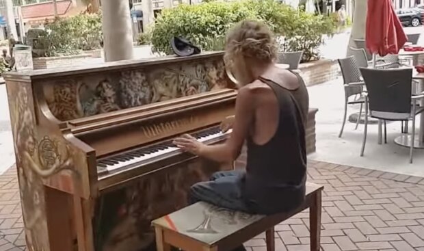 Pianist. Quelle: Screenshot YouTube