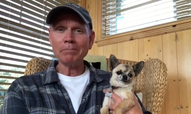 Veteran mit Hund. Quelle: YouTube Screenshot