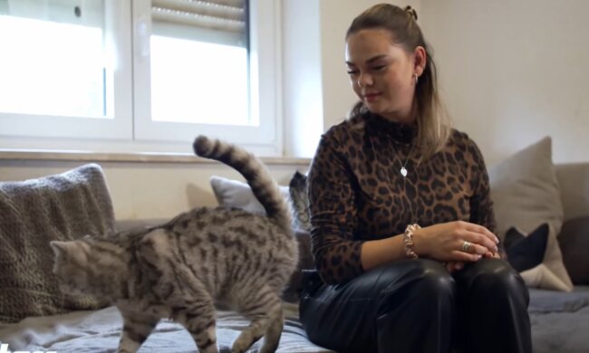 Die Entscheidung für eine pelzige Begleiterin. Quelle: Youtube Screenshot